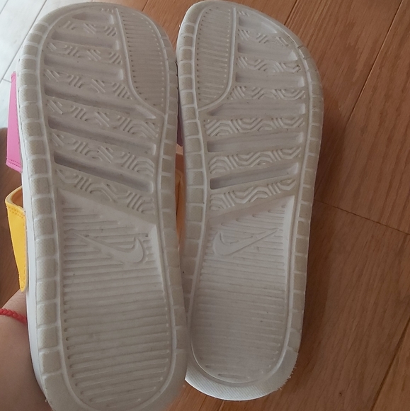 Nike cute girls flip flops - Picture 5 of 5